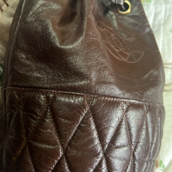 Stylish Brown and Gold Backpack with Drawstring Closure and Quilted Design - Picture 14 of 15